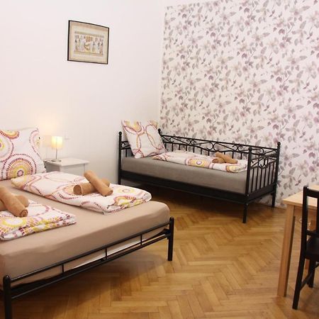 Central Prague Wenceslas Square Apartments エクステリア 写真